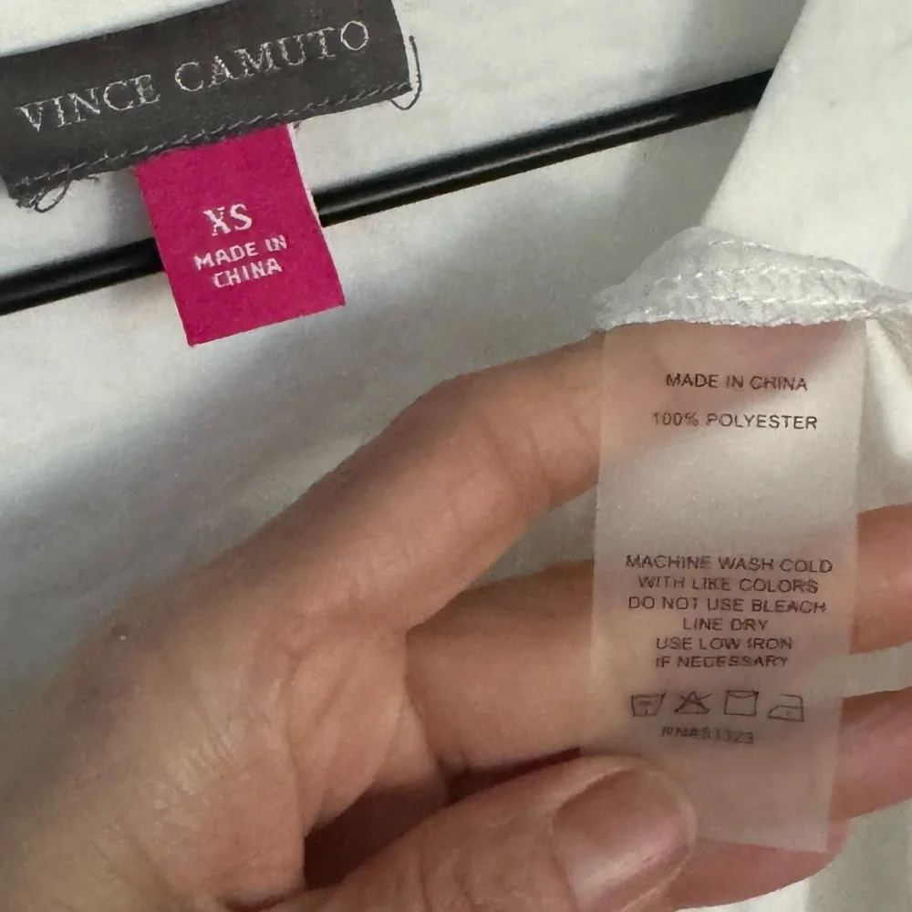 Vince Camuto rumple satin White V-Neck Blouse - Picture 8 of 9